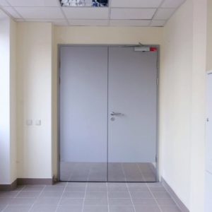 Противопожарная дверь с отбойником / серия FRM7528