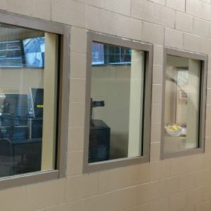 Противопожарное окно серого цвета / серия FRM1182